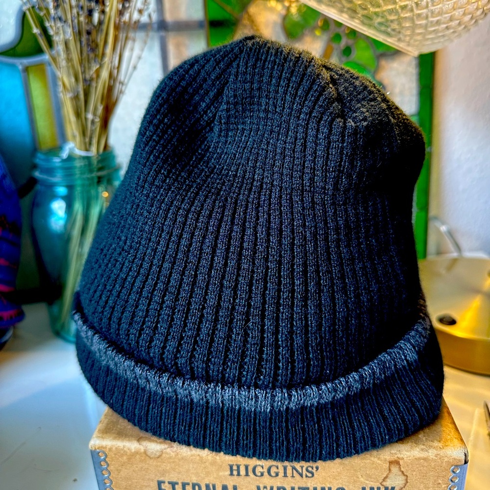Levi’s Classic Black and Gray Unisex Knit Beanie NWOT Size Reg